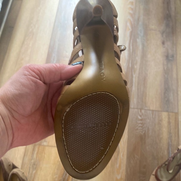 Ellen Tracy retro looking heels. 6 1/2 M Barely worn - Picture 6 of 6